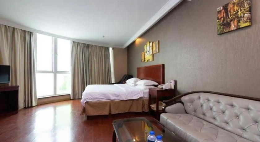 Bed in GreenTree Inn Shanghai Songjiang Xinqiao Jiuxin Road Express Hotel