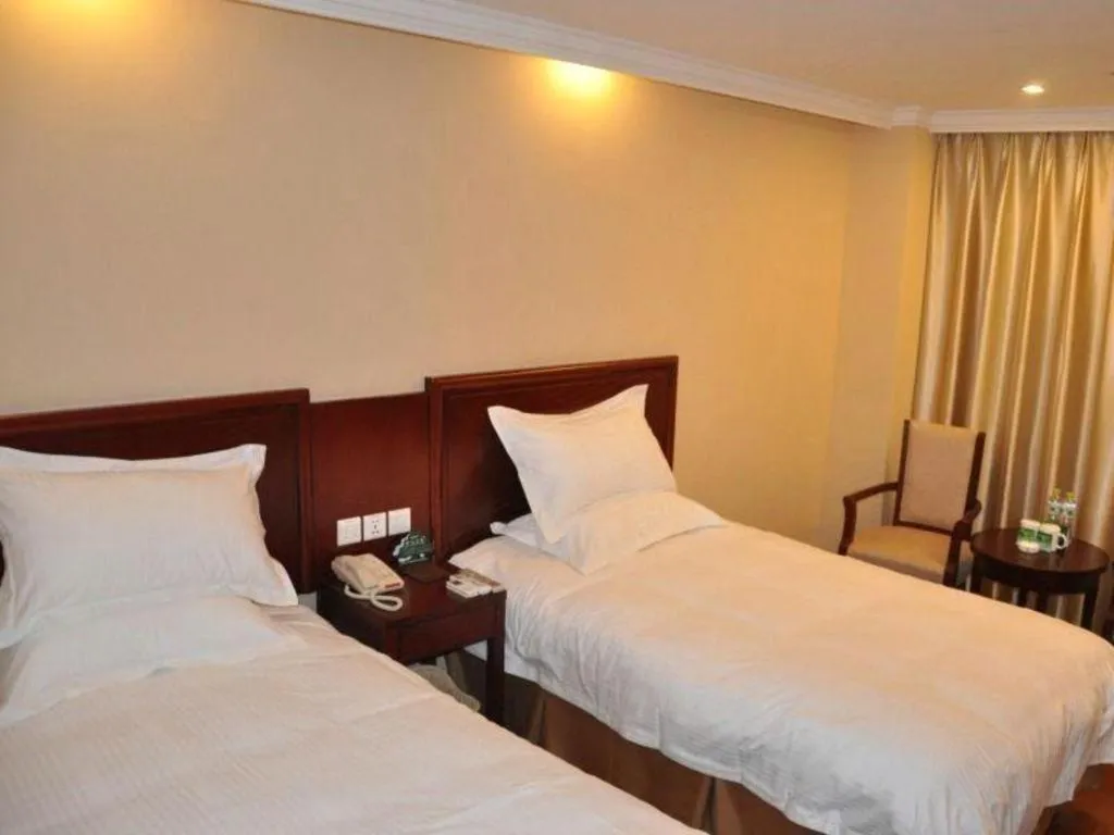 Bed in GreenTree Inn Shanghai Songjiang Xinqiao Jiuxin Road Express Hotel
