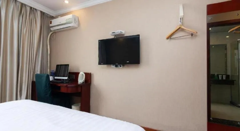 Bed in GreenTree Inn Shanghai Songjiang Xinqiao Jiuxin Road Express Hotel