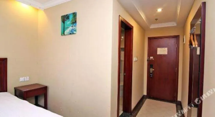 Bed in GreenTree Inn Shanghai Songjiang Xinqiao Jiuxin Road Express Hotel