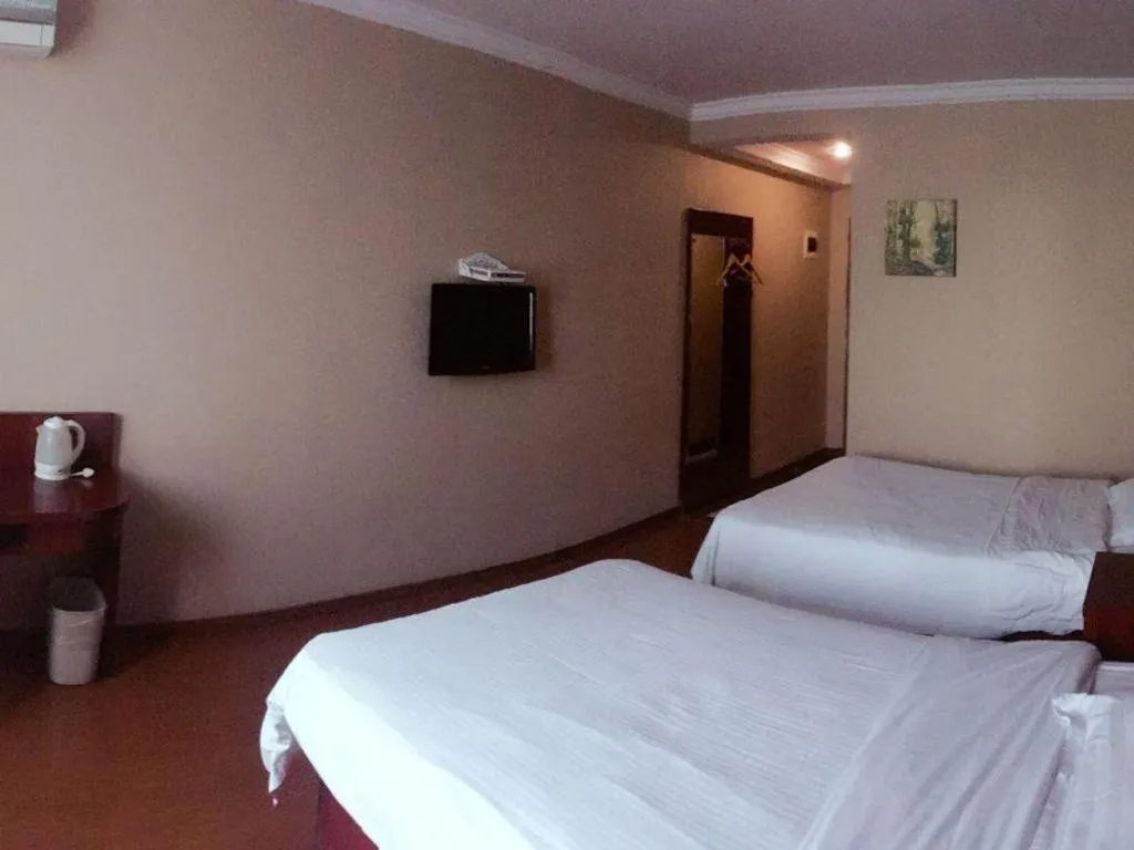 Bed in GreenTree Inn Shanghai Songjiang Xinqiao Jiuxin Road Express Hotel