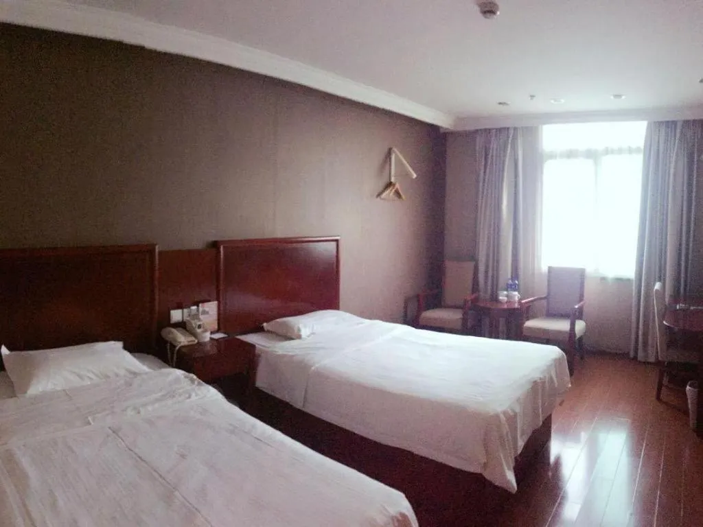 Bed in GreenTree Inn Shanghai Songjiang Xinqiao Jiuxin Road Express Hotel