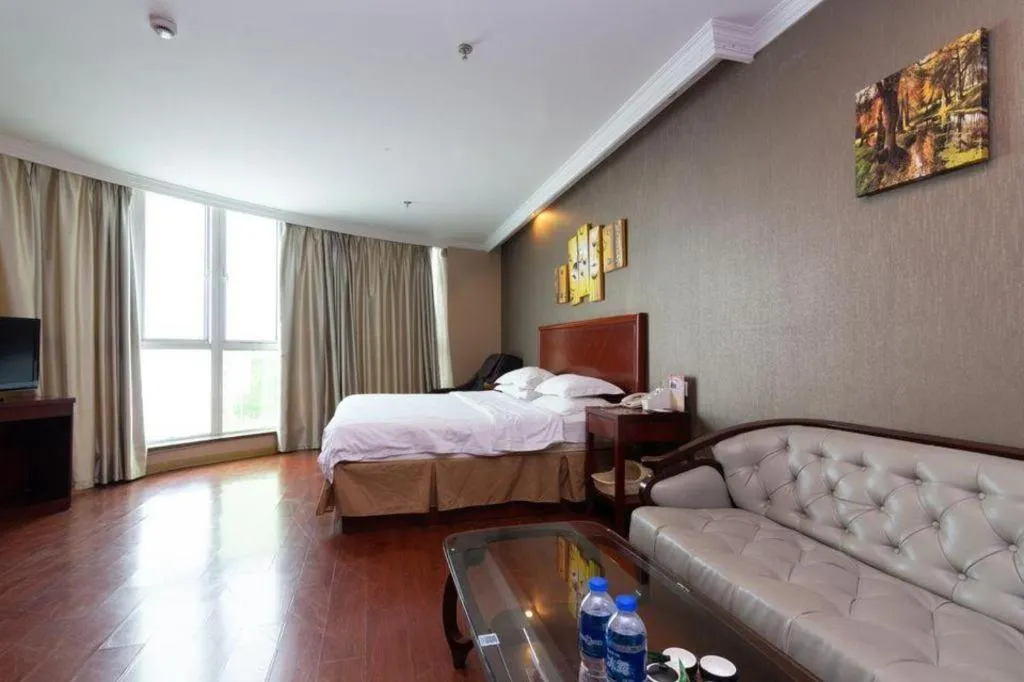 Bed in GreenTree Inn Shanghai Songjiang Xinqiao Jiuxin Road Express Hotel