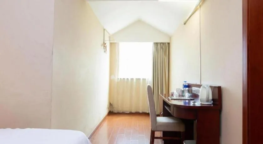 Bed in GreenTree Inn Shanghai Songjiang Xinqiao Jiuxin Road Express Hotel