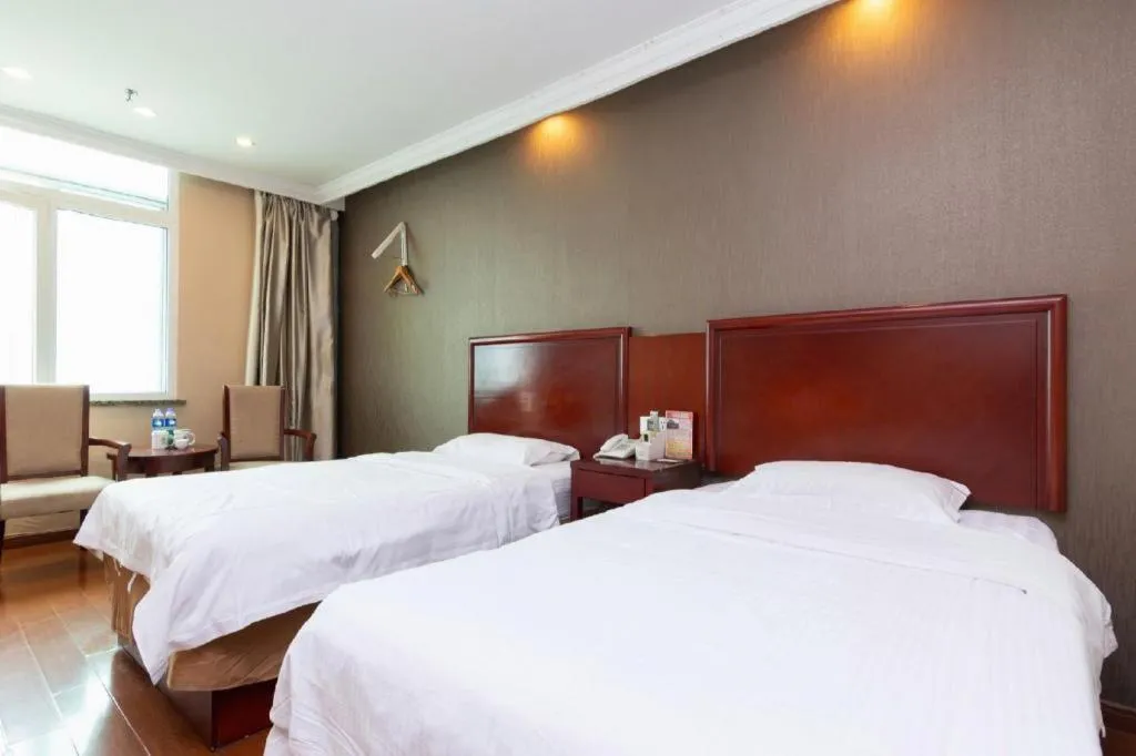 Bed in GreenTree Inn Shanghai Songjiang Xinqiao Jiuxin Road Express Hotel