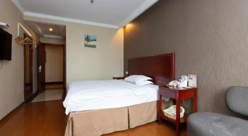 Bed in GreenTree Inn Shanghai Songjiang Xinqiao Jiuxin Road Express Hotel