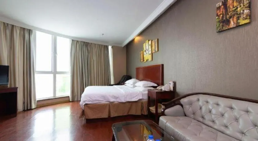 Bed in GreenTree Inn Shanghai Songjiang Xinqiao Jiuxin Road Express Hotel