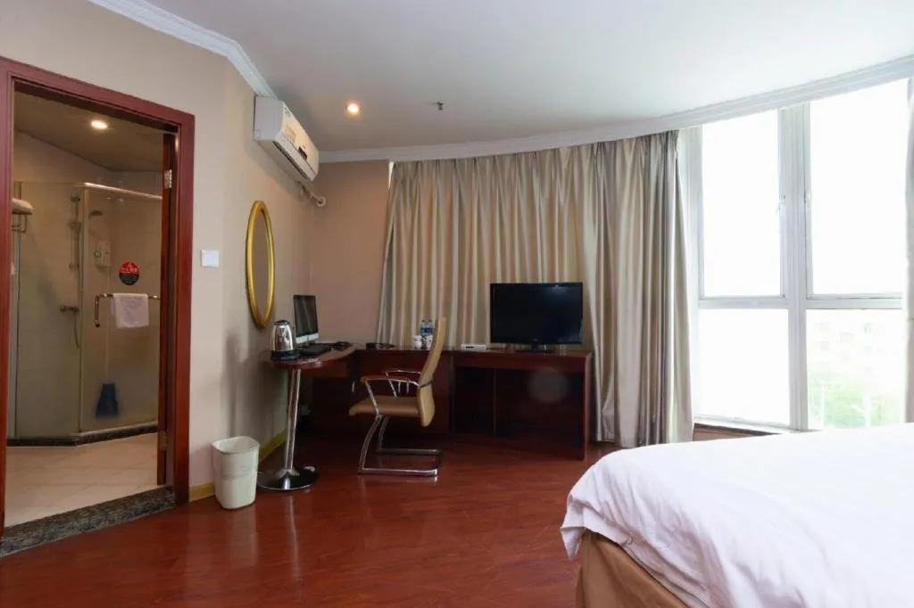 Bed in GreenTree Inn Shanghai Songjiang Xinqiao Jiuxin Road Express Hotel