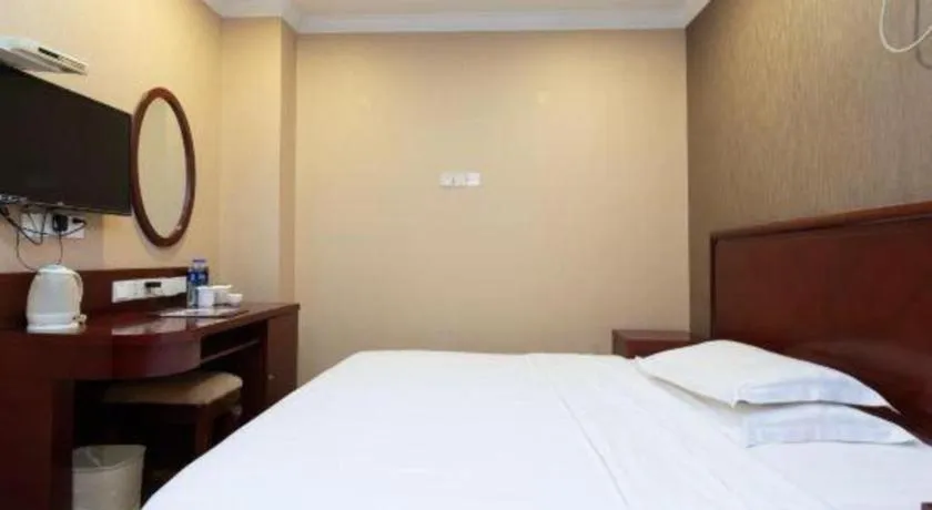 Bed in GreenTree Inn Shanghai Songjiang Xinqiao Jiuxin Road Express Hotel