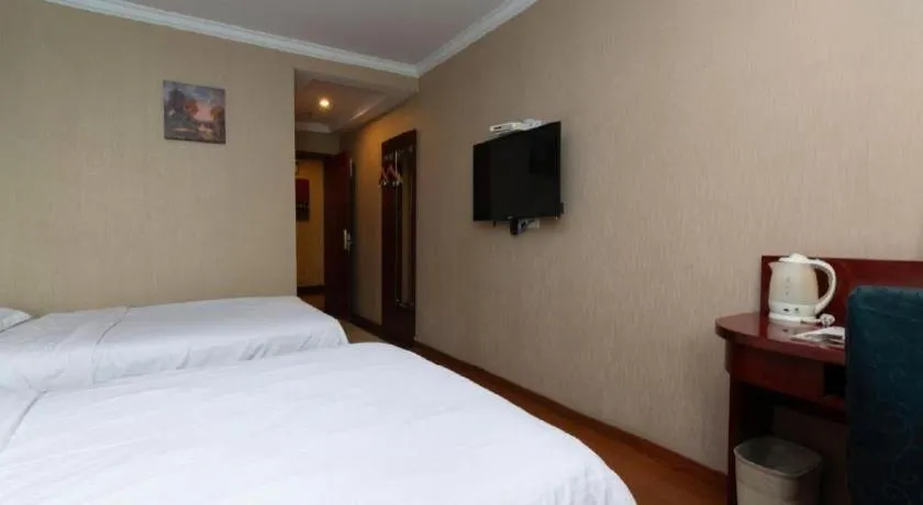 Bed in GreenTree Inn Shanghai Songjiang Xinqiao Jiuxin Road Express Hotel