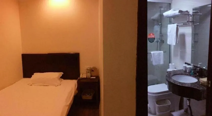 Bed in GreenTree Inn Shanghai Songjiang Xinqiao Jiuxin Road Express Hotel