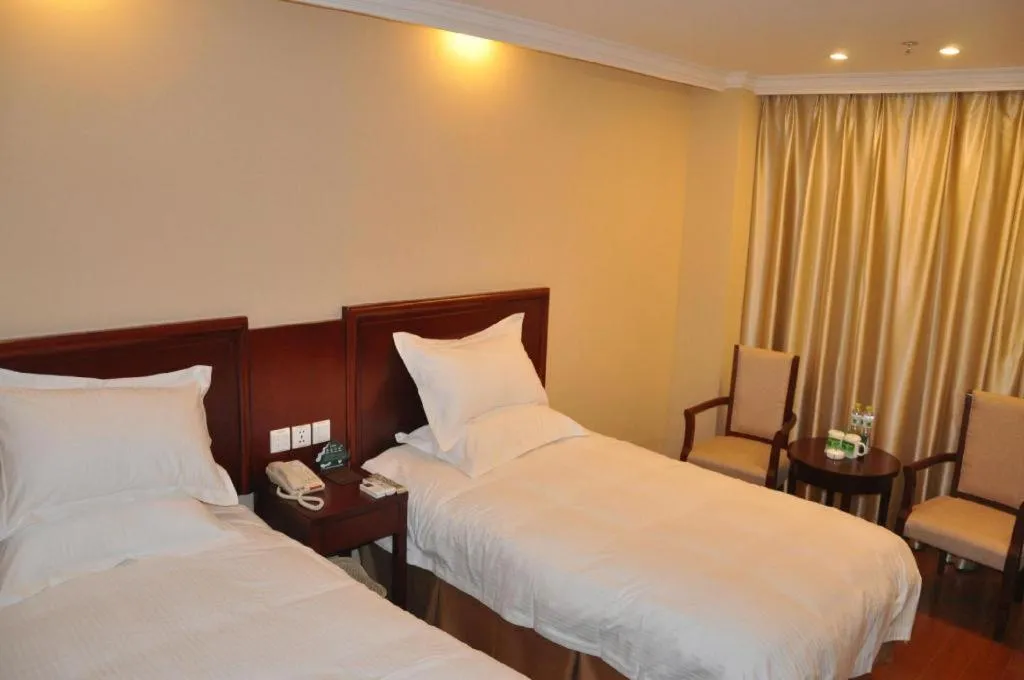 Bed in GreenTree Inn Shanghai Songjiang Xinqiao Jiuxin Road Express Hotel