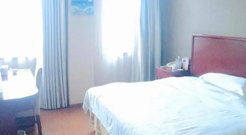 Bed in GreenTree Inn Shanghai Songjiang Xinqiao Jiuxin Road Express Hotel
