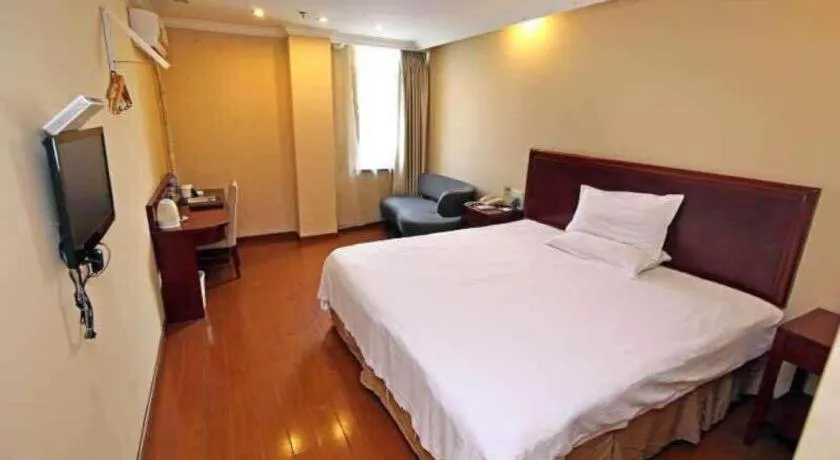 Bed in GreenTree Inn Shanghai Songjiang Xinqiao Jiuxin Road Express Hotel