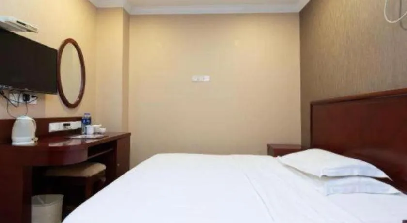 Bed in GreenTree Inn Shanghai Songjiang Xinqiao Jiuxin Road Express Hotel