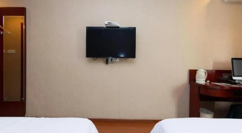Bed in GreenTree Inn Shanghai Songjiang Xinqiao Jiuxin Road Express Hotel