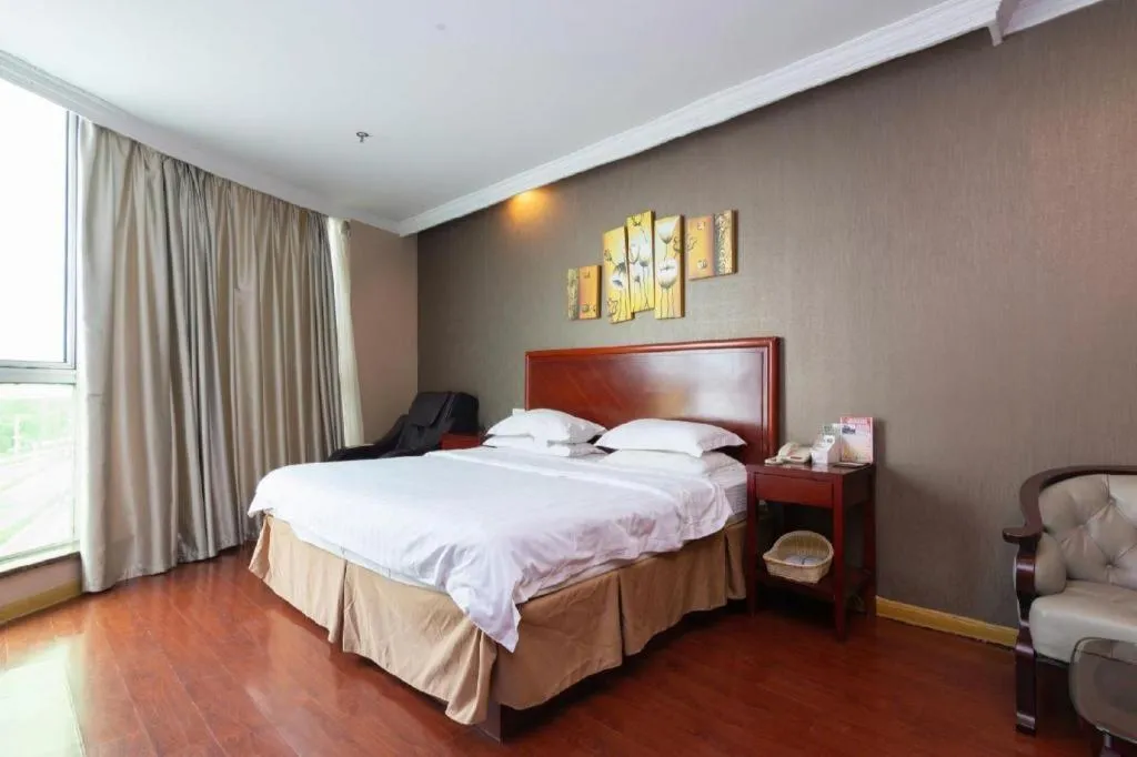 Bed in GreenTree Inn Shanghai Songjiang Xinqiao Jiuxin Road Express Hotel