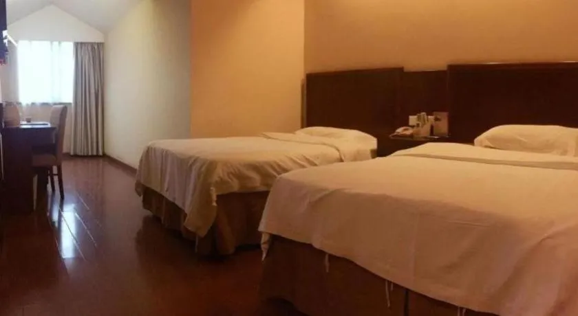 Bed in GreenTree Inn Shanghai Songjiang Xinqiao Jiuxin Road Express Hotel