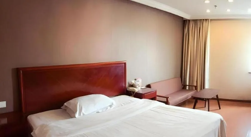 Bed in GreenTree Inn Shanghai Songjiang Xinqiao Jiuxin Road Express Hotel
