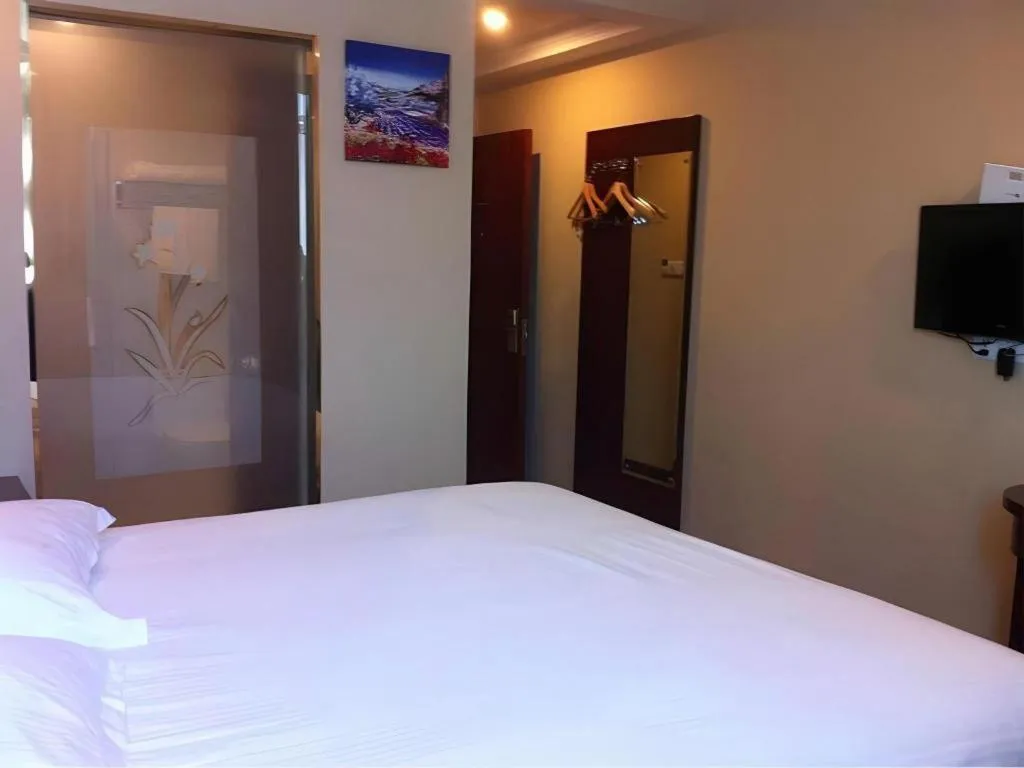 Bed in GreenTree Inn Shanghai Songjiang Xinqiao Jiuxin Road Express Hotel