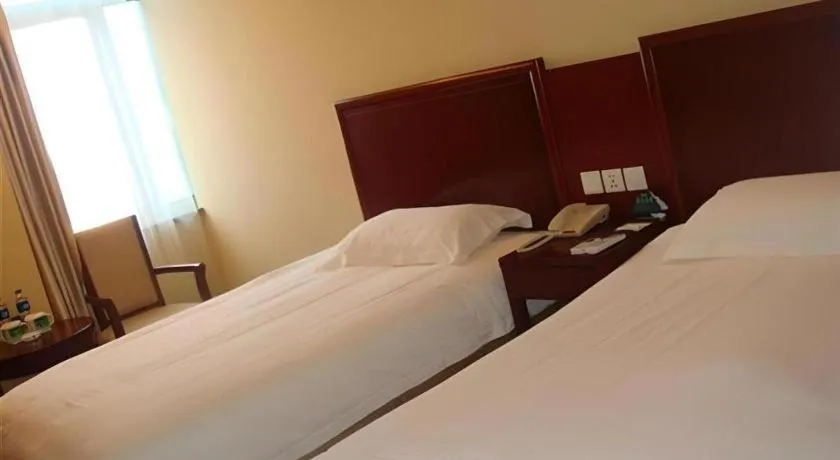 Bed in GreenTree Inn Shanghai Songjiang Xinqiao Jiuxin Road Express Hotel