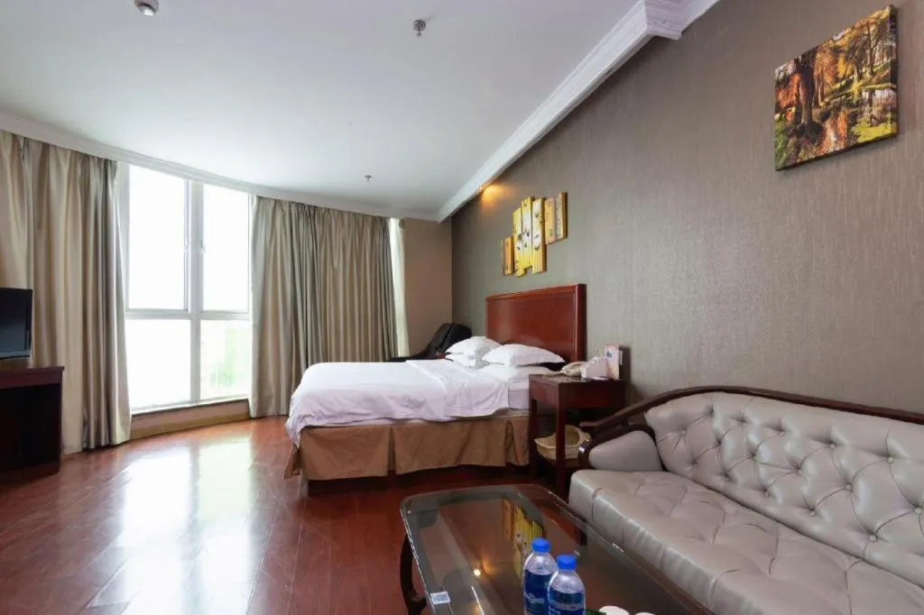 Bed in GreenTree Inn Shanghai Songjiang Xinqiao Jiuxin Road Express Hotel