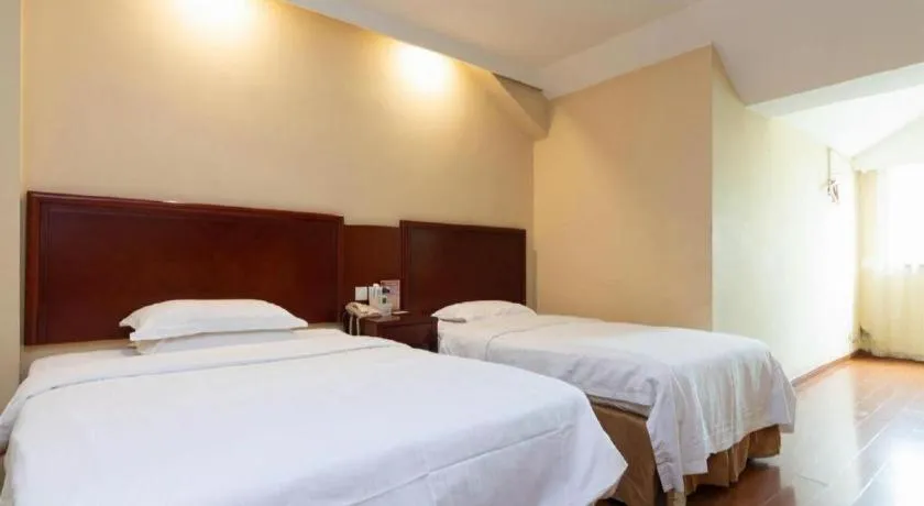 Bed in GreenTree Inn Shanghai Songjiang Xinqiao Jiuxin Road Express Hotel
