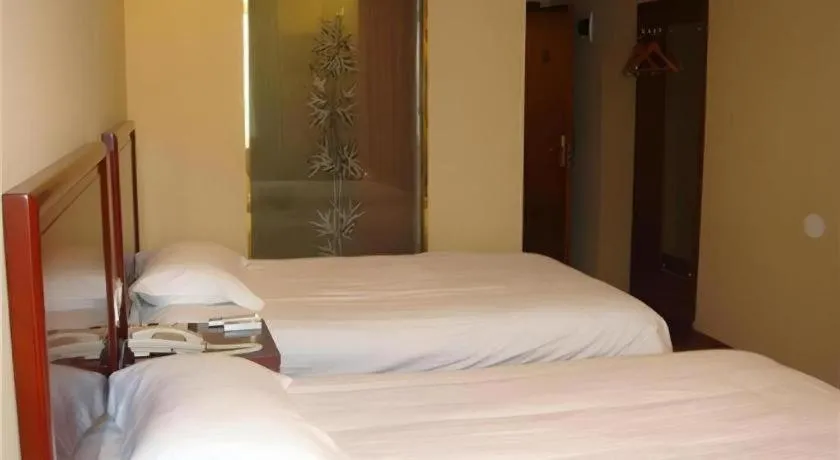 Bed in GreenTree Inn Shanghai Songjiang Xinqiao Jiuxin Road Express Hotel