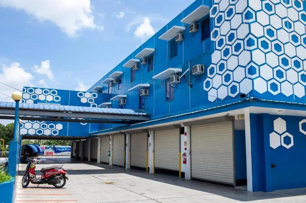 Hotel Dream World Las Pinas