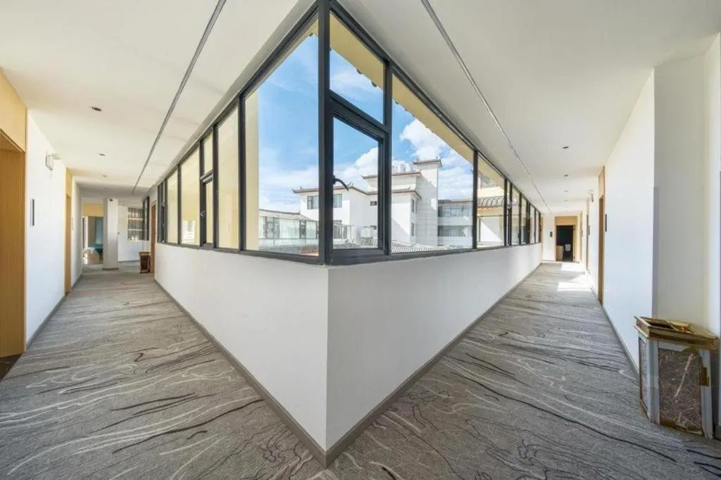 Lijiang Precious Dream Hotel