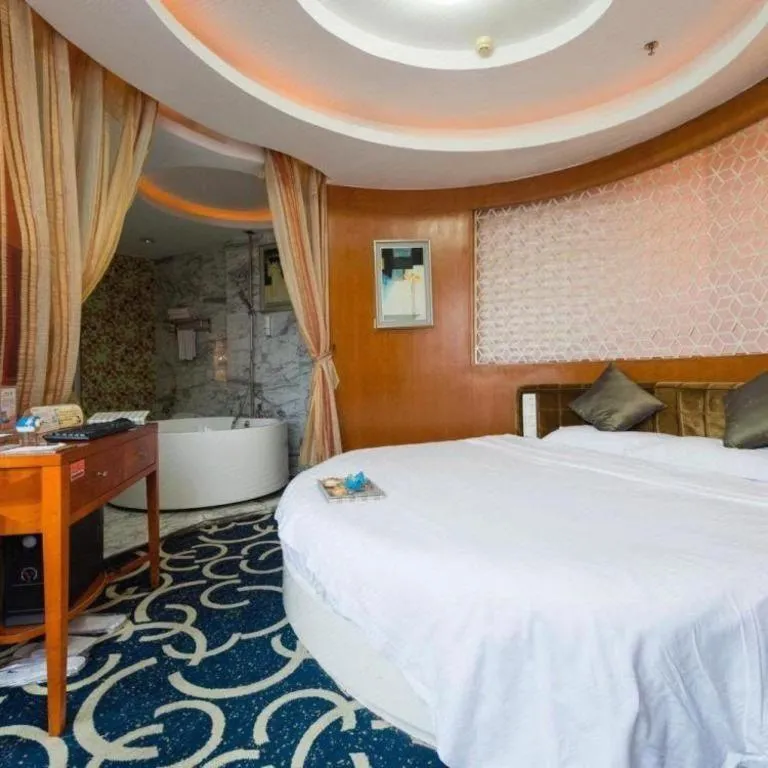 Bed in Pingdingshan Feixing Crowne Plaza Hotel