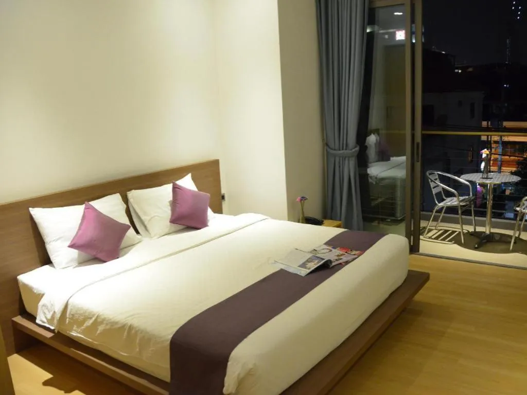 Bed in The Scenery City Hotel