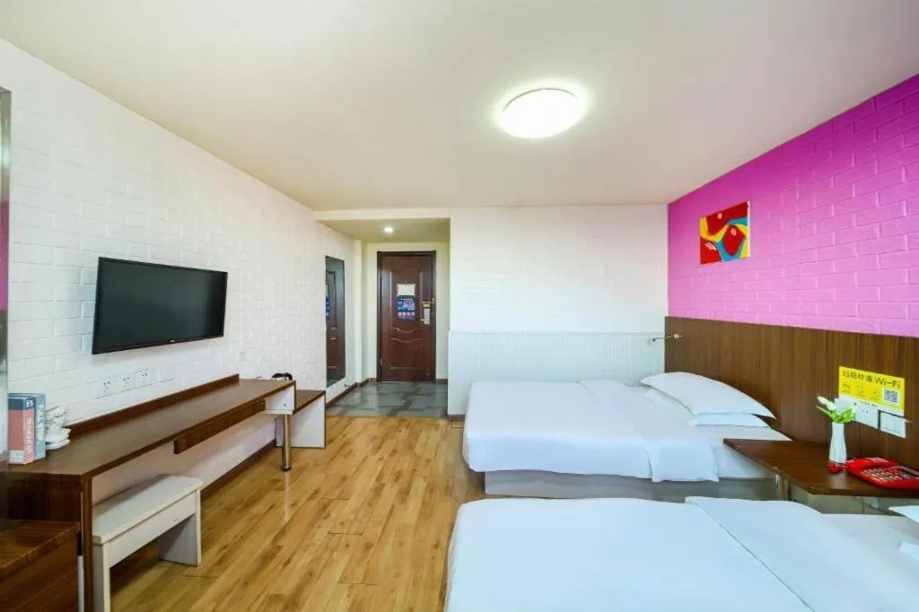 Bed in Kunlun Leju Business Hotel Kaifeng Gulou