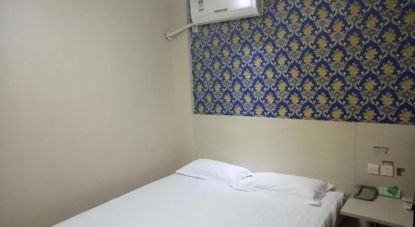Bed in Kunlun Leju Business Hotel Kaifeng Gulou