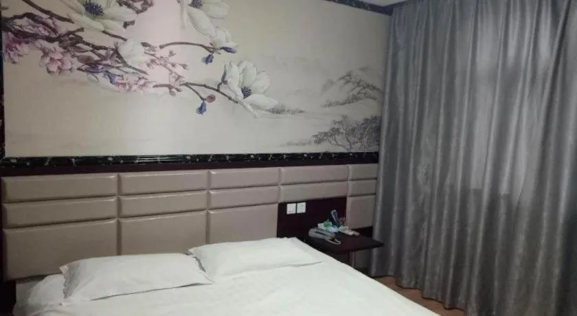 Bed in Kunlun Leju Business Hotel Kaifeng Gulou