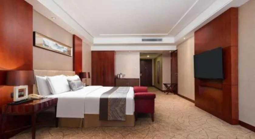 Bed in Wuhan Soluxe Hotel