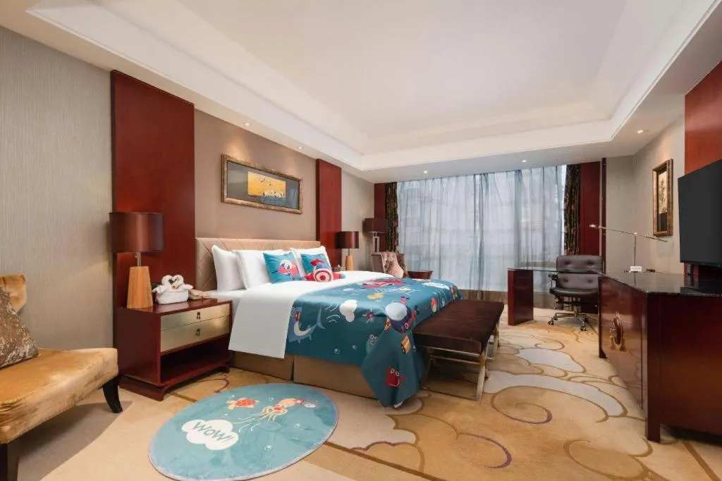 Bed in Wuhan Soluxe Hotel