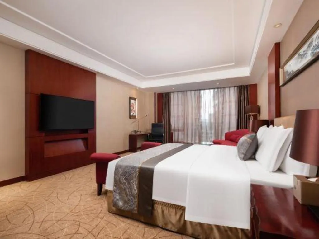 Bed in Wuhan Soluxe Hotel
