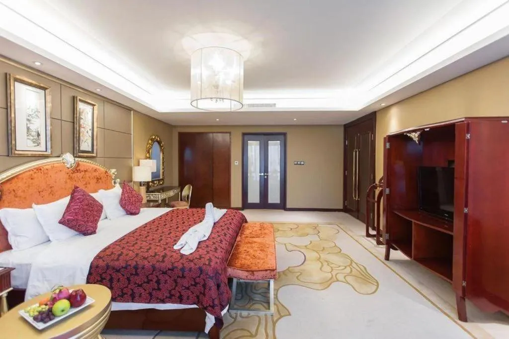 Bed in Wuhan Soluxe Hotel