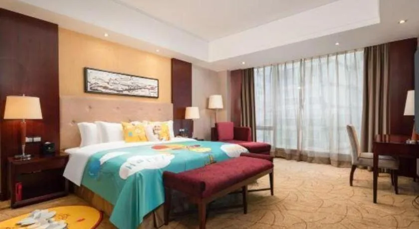 Bed in Wuhan Soluxe Hotel