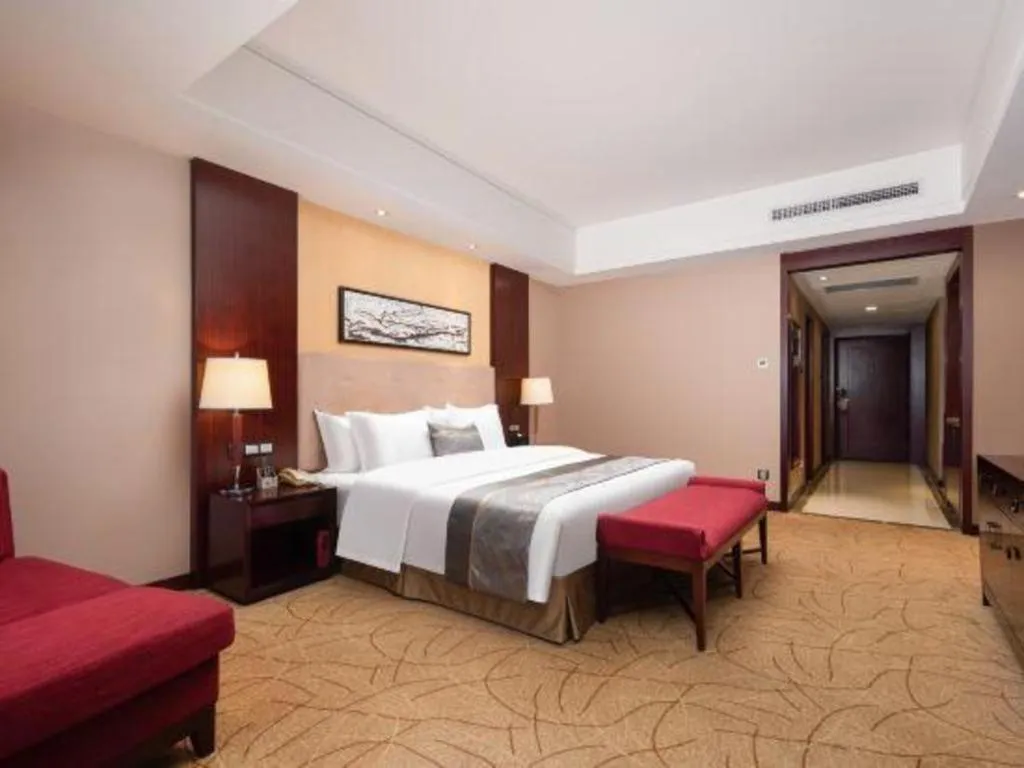 Bed in Wuhan Soluxe Hotel