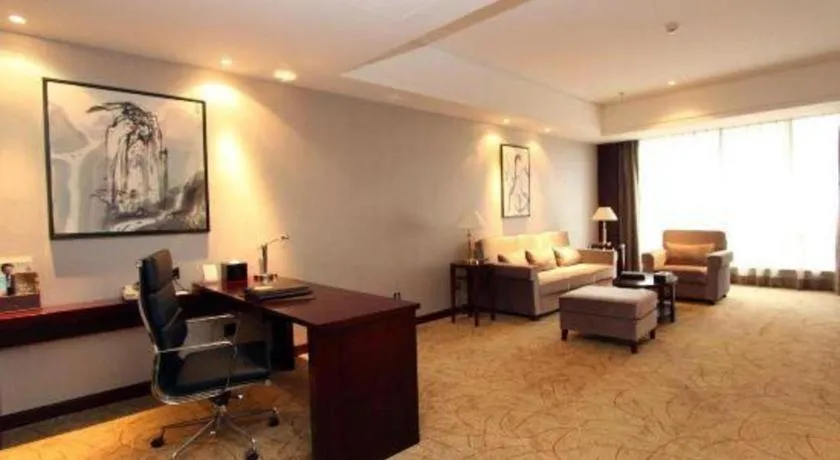 Bed in Wuhan Soluxe Hotel