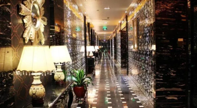 Dongguan Royal Metropolitan Hotel