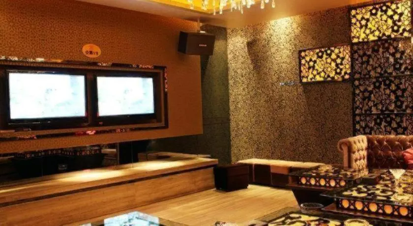 Dongguan Royal Metropolitan Hotel