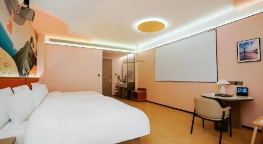 Bed in Quanzhou Binhai Hotel