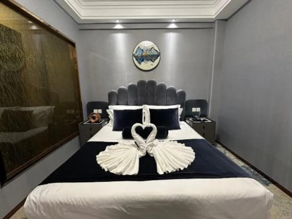 Bed in Dunhuang Dunhe Hotel