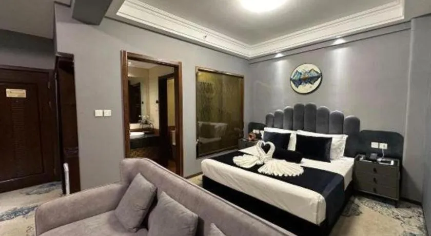 Bed in Dunhuang Dunhe Hotel