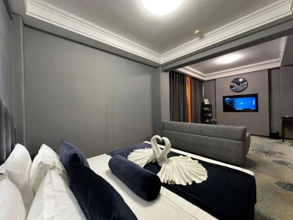 Bed in Dunhuang Dunhe Hotel