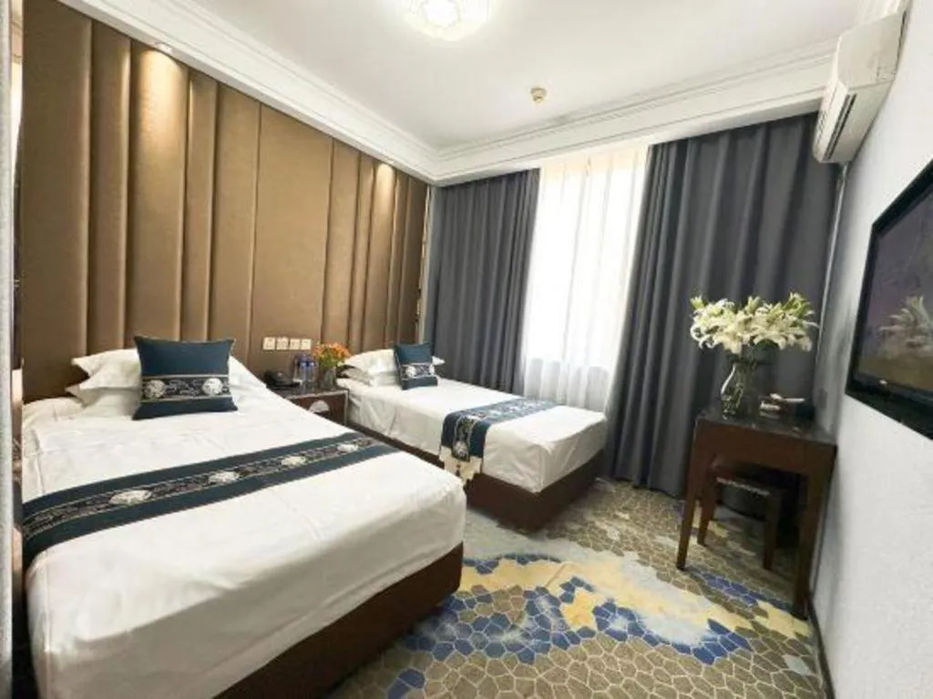 Bed in Dunhuang Dunhe Hotel