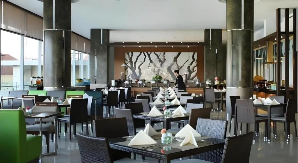 Hotel Santika Premiere Kota Harapan Indah